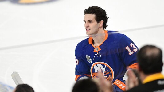 dm_230220_dm_20230220_matthew_barzal_injury.jpg